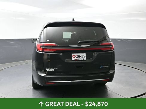Used 2023 Chrysler Pacifica Limited FWD image 14