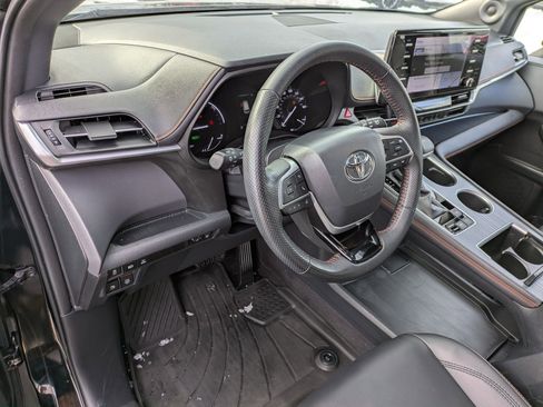 Used 2022 Toyota Sienna XSE image 8