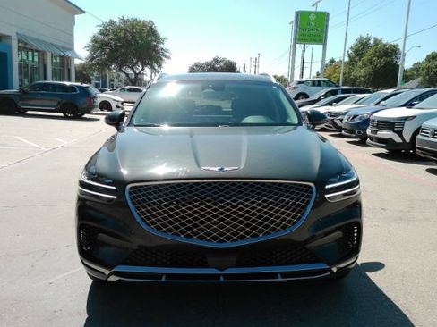 Used 2025 Genesis GV70 2.5T AWD/4WD image 2