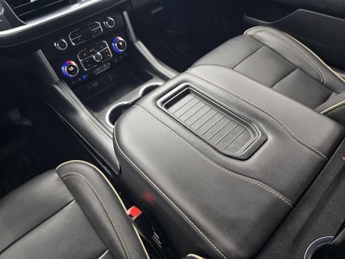 Used 2021 GMC Yukon SLT w/ SLT Luxury Plus Package AWD/4WD image 18