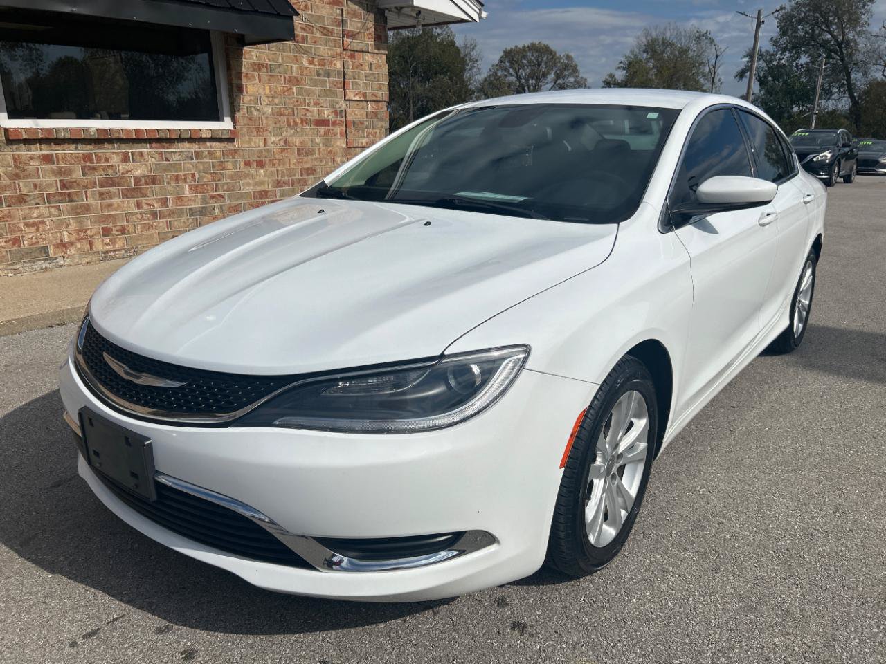 Used 2016 Chrysler 200 Limited w/ Convenience Group FWD image 1