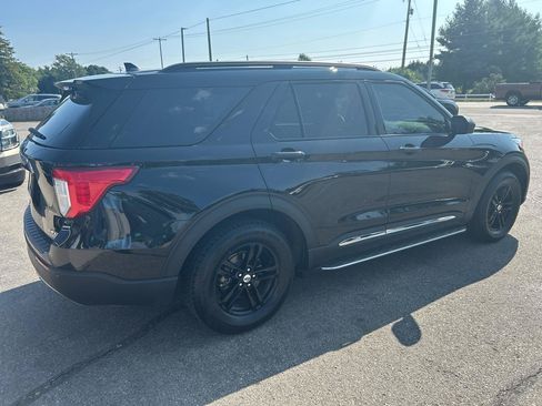 Used 2024 Ford Explorer XLT w/ Equipment Group 202A AWD/4WD image 4
