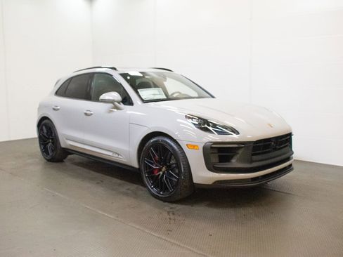 New 2026 Porsche Macan GTS image 8