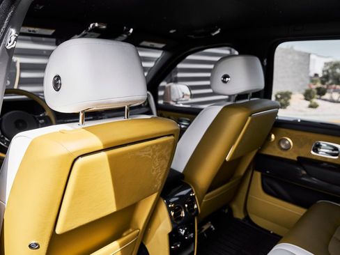 Used 2026 Rolls-Royce Cullinan Black Badge AWD/4WD image 44