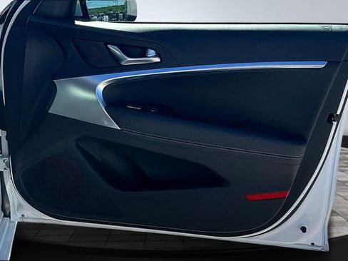 Used 2025 Genesis G70 2.5T image 29