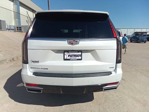 Used 2021 Cadillac Escalade ESV Luxury image 4