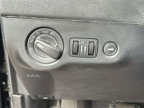 Used 2015 Chrysler 300 Limited RWD image 16