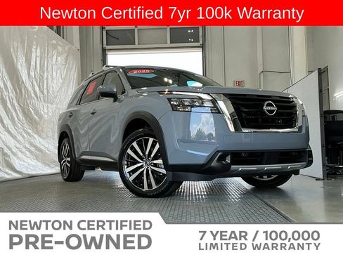 Used 2025 Nissan Pathfinder Platinum AWD/4WD image 32
