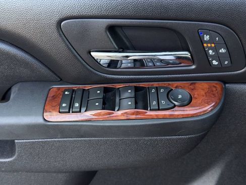 Used 2013 Chevrolet Tahoe LTZ RWD image 23