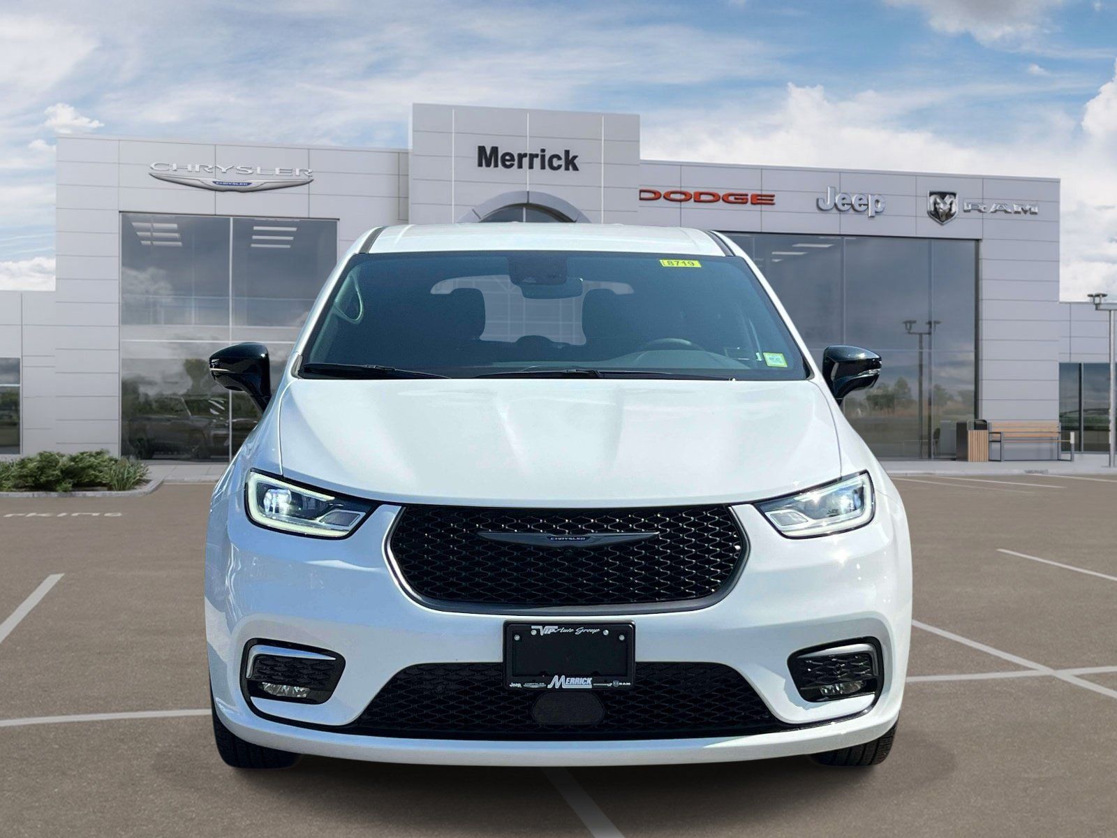 Used 2026 Chrysler Pacifica Select FWD image 3