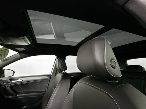 Used 2023 Volkswagen Tiguan SE R-Line image 19