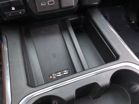 Used 2020 Chevrolet Silverado 1500 High Country w/ Technology Package image 33