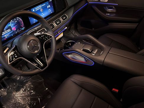 New 2026 Mercedes-Benz GLS 450 4MATIC image 9