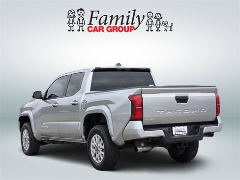 Used 2025 Toyota Tacoma SR5 image 3