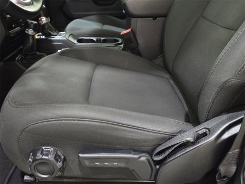 Used 2019 Jeep Wrangler Unlimited Sahara image 30