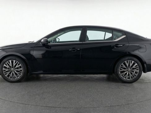 Used 2025 Nissan Altima 2.5 SV image 5