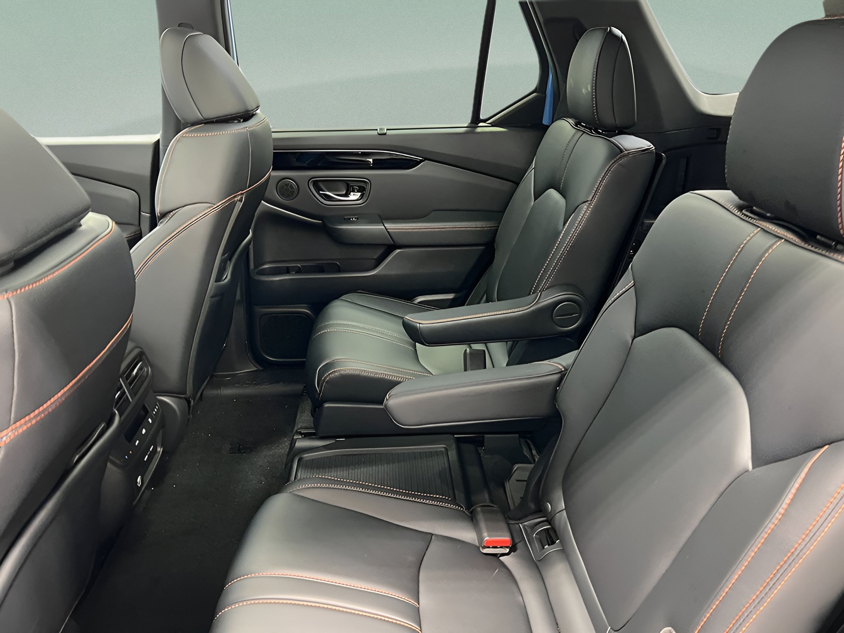 Used 2025 Honda Pilot TrailSport image 26