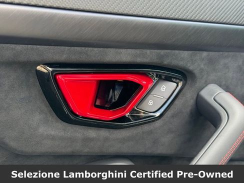 Used 2024 Lamborghini Urus Performante AWD/4WD image 24