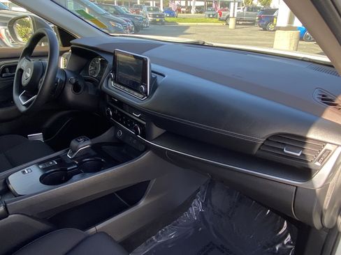 Used 2023 Nissan Rogue S image 13