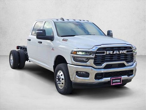 New 2025 RAM 3500 Tradesman w/ Chrome Appearance Group image 3