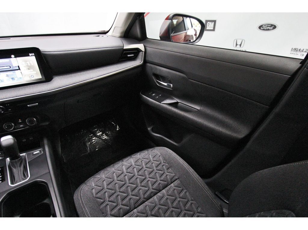 Used 2025 Nissan Kicks SV FWD image 8