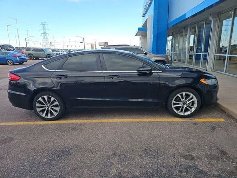 Used 2019 Ford Fusion SE AWD/4WD image 2