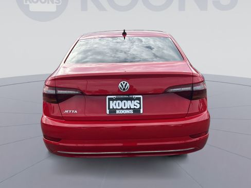 Used 2019 Volkswagen Jetta SEL w/ Cold Weather Package FWD image 10