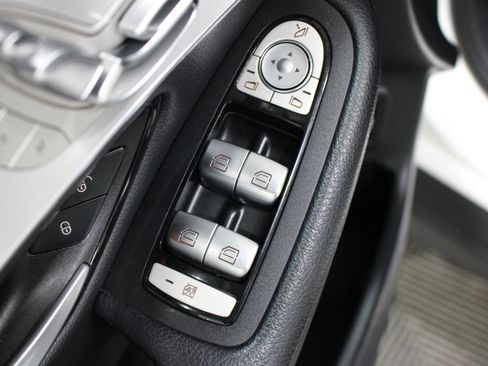 Used 2019 Mercedes-Benz GLC 300 4MATIC image 7