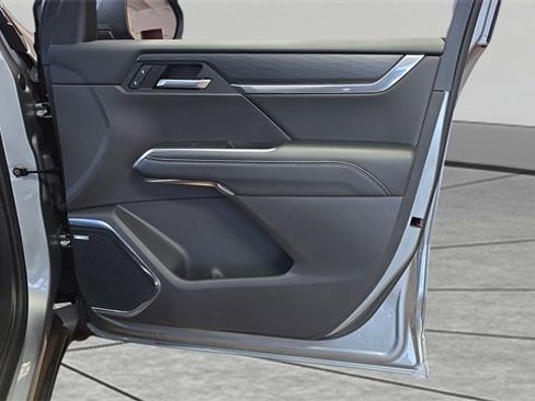 Used 2025 GMC Acadia Elevation image 25