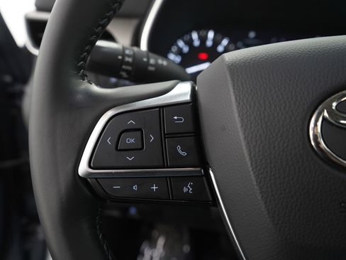 Used 2021 Toyota Highlander XLE AWD/4WD image 28
