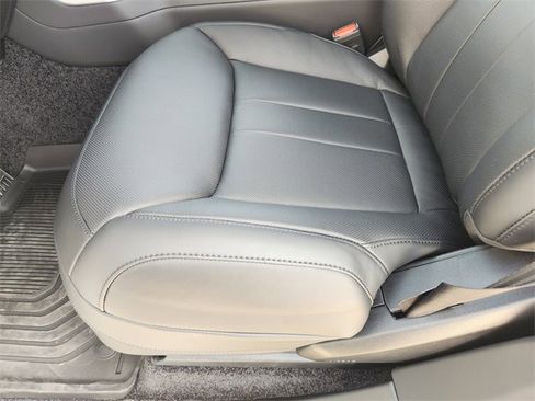 New 2026 Land Rover Range Rover SE image 17