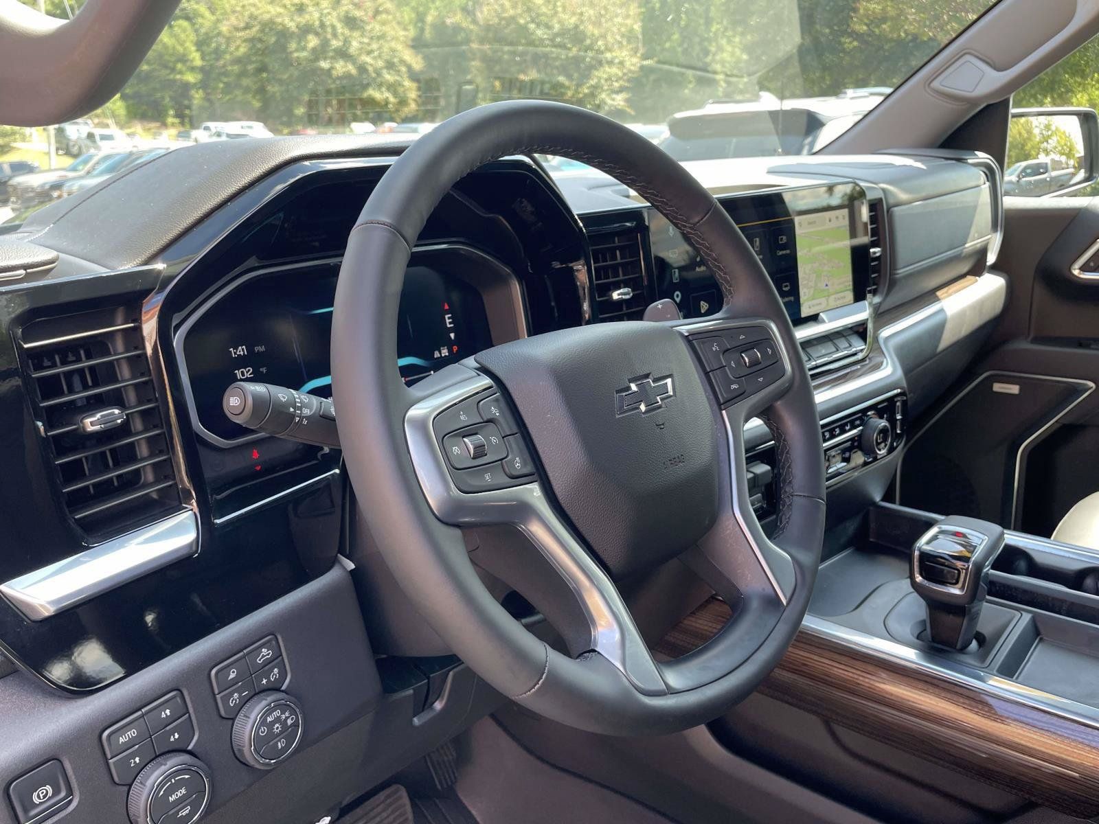 Used 2026 Chevrolet Silverado 1500 LT Trail Boss w/ LT Trail Boss Premium Package AWD/4WD image 7