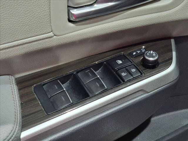 Used 2022 Toyota Sienna Limited FWD image 12