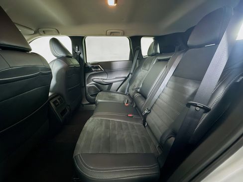 Used 2024 Mitsubishi Outlander SE AWD/4WD image 27