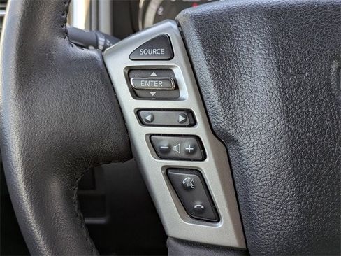 Used 2018 Nissan Titan SV w/ SV Convenience Package image 27