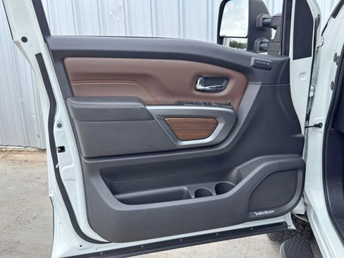 Used 2016 Nissan Titan Platinum Reserve image 40