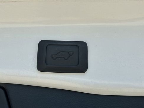 Used 2023 Toyota RAV4 Limited image 24