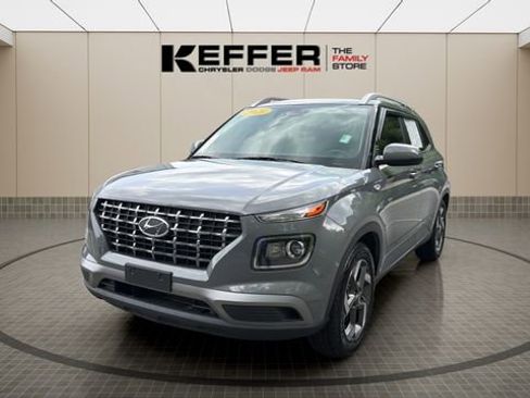 Used 2021 Hyundai Venue SEL FWD image 1