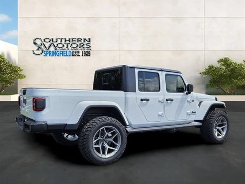 Used 2024 Jeep Gladiator Sport AWD/4WD image 5
