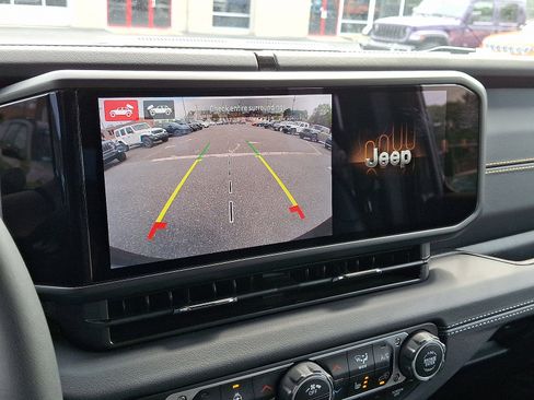 Used 2025 Jeep Wrangler Sahara w/ Safety Group AWD/4WD image 19