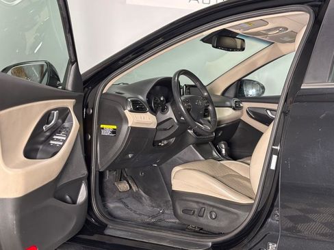 Used 2018 Hyundai Elantra GT w/ Tech Package 03 image 9