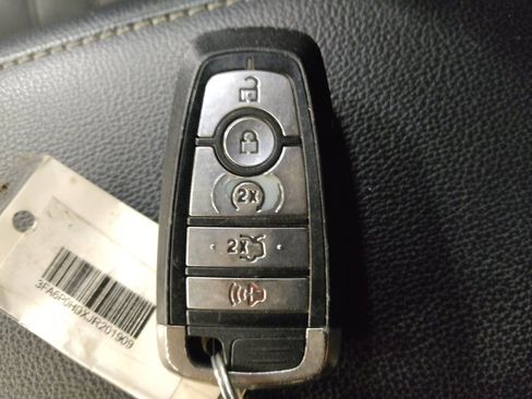 Used 2018 Ford Fusion SE w/ Fusion SE Technology Package FWD image 32