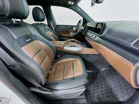 Used 2024 Mercedes-Benz GLS 63 AMG 4MATIC image 32