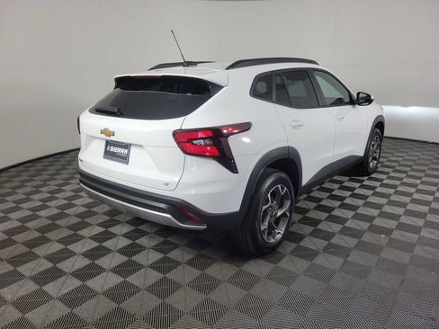 New 2026 Chevrolet Trax LT image 4