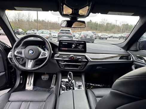 Used 2022 BMW M550i xDrive M550i xDrive w/ Executive Package image 12