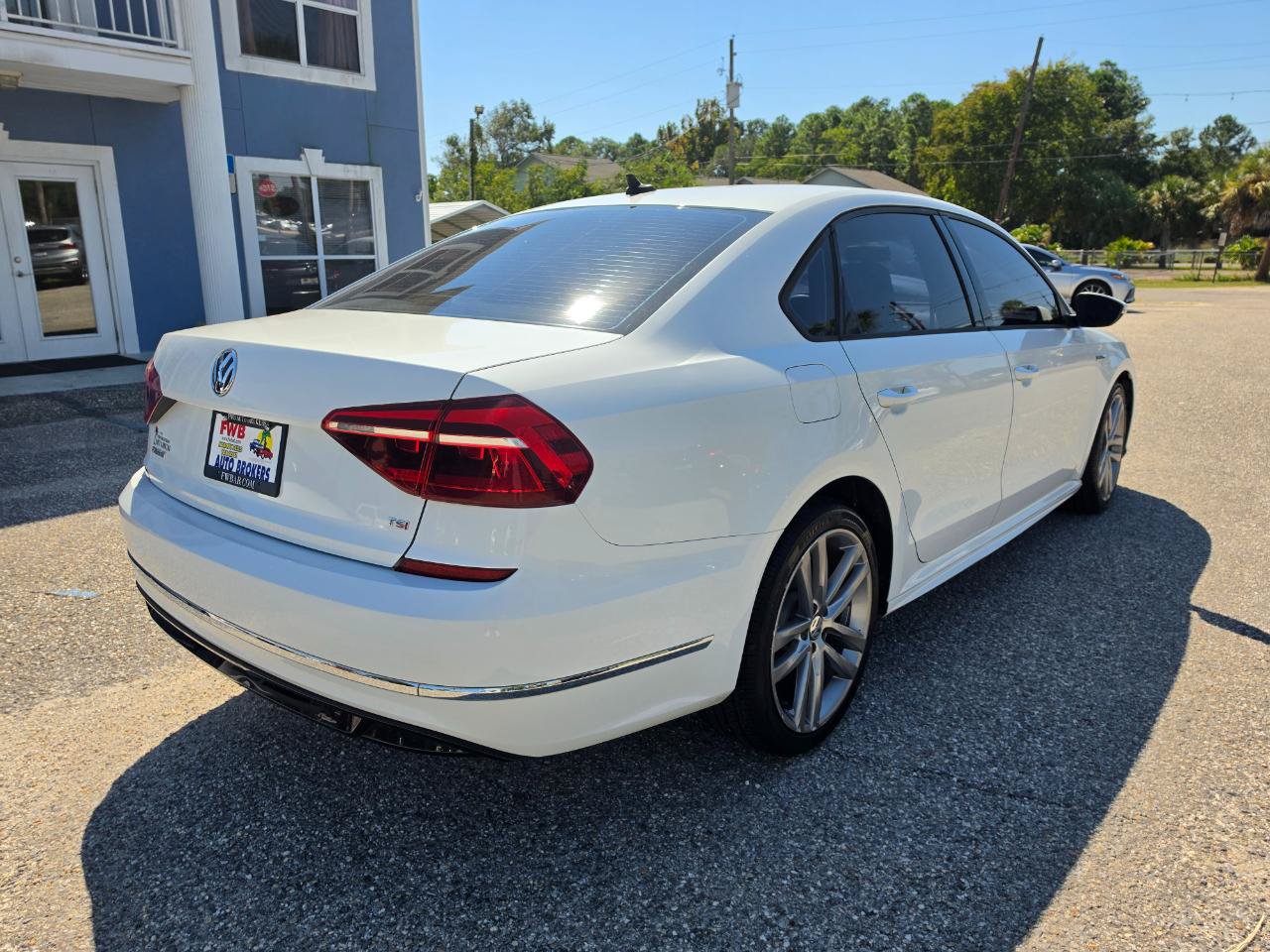 Used 2018 Volkswagen Passat 2.0T R-Line FWD image 5