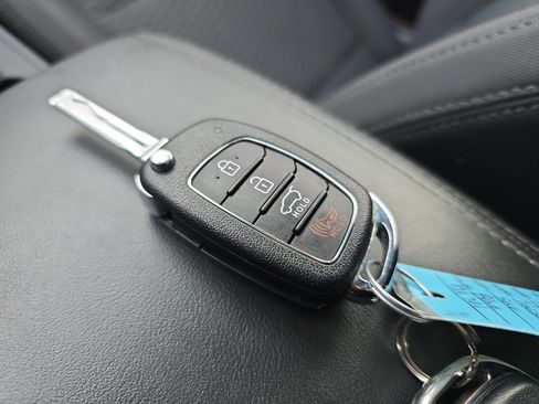 Used 2019 Hyundai Tucson SE image 32