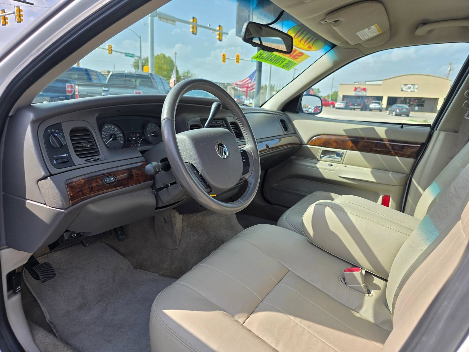 Used 2010 Mercury Grand Marquis LS RWD image 3