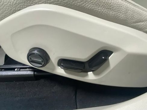Certified 2023 Volvo XC60 T8 Plus w/ Climate Package AWD/4WD image 11