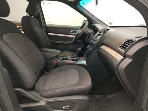 Used 2017 Ford Explorer XLT image 21